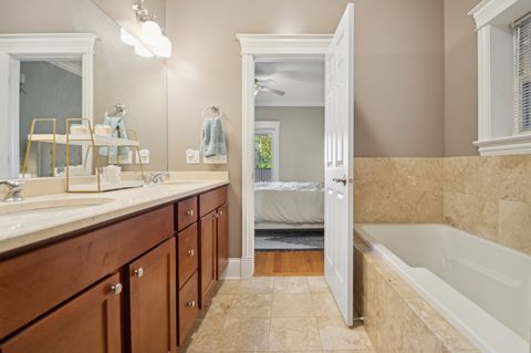 Tiny photo for 2250 W Foster Avenue #2E, Chicago, IL 60625 (MLS # 12466081)