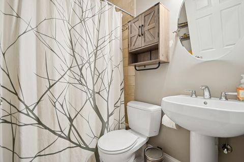 Tiny photo for 2250 W Foster Avenue #2E, Chicago, IL 60625 (MLS # 12466081)