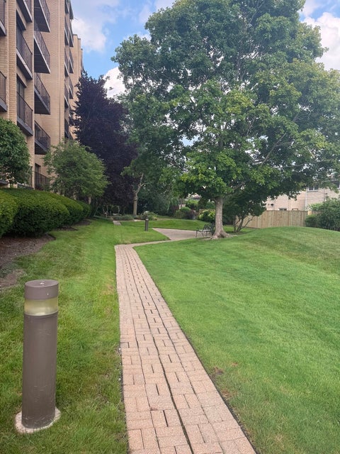 Tiny photo for 4601 W Touhy Avenue #506, Lincolnwood, IL 60712 (MLS # 12756429)