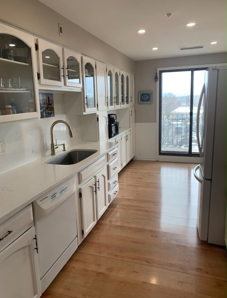 4601 W Touhy Avenue 506