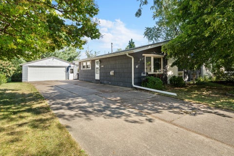Photo of 2343 46th Street Court, Rock Island, IL 61201 (MLS # 12747134)