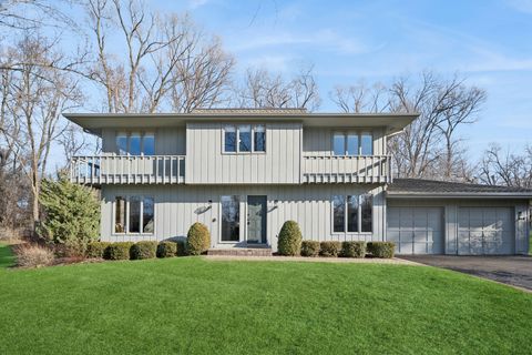 Photo of 9620 Fox Shores Drive, Algonquin, IL 60102 (MLS # 12542594)