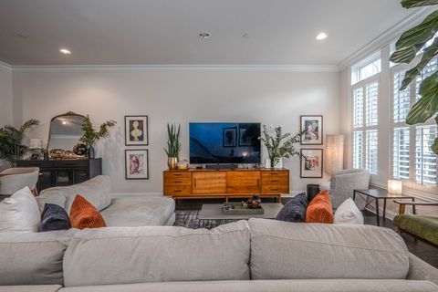 Tiny photo for 3024 W Newport Avenue, Chicago, IL 60618 (MLS # 12590314)