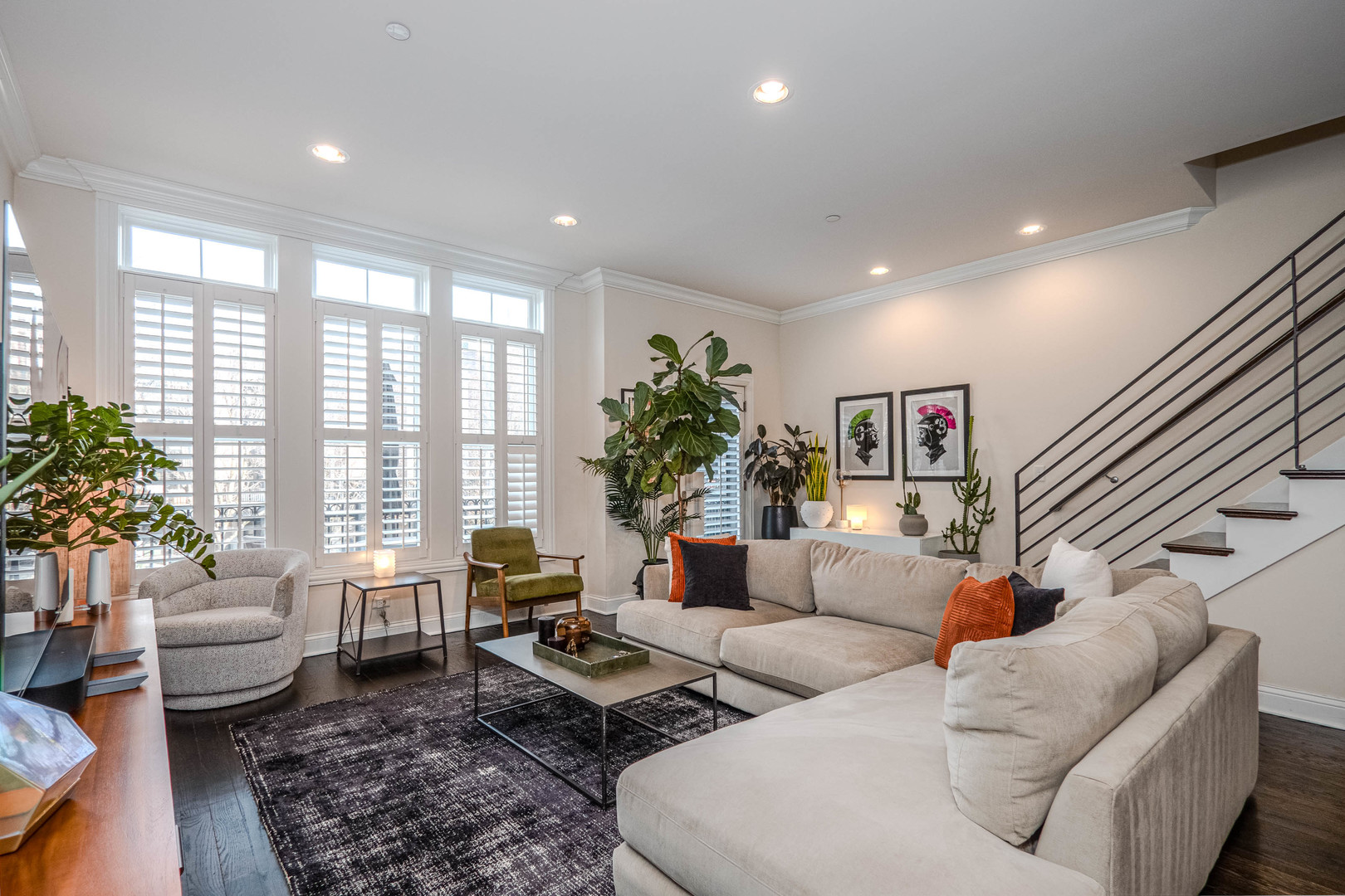 3024 W Newport Avenue