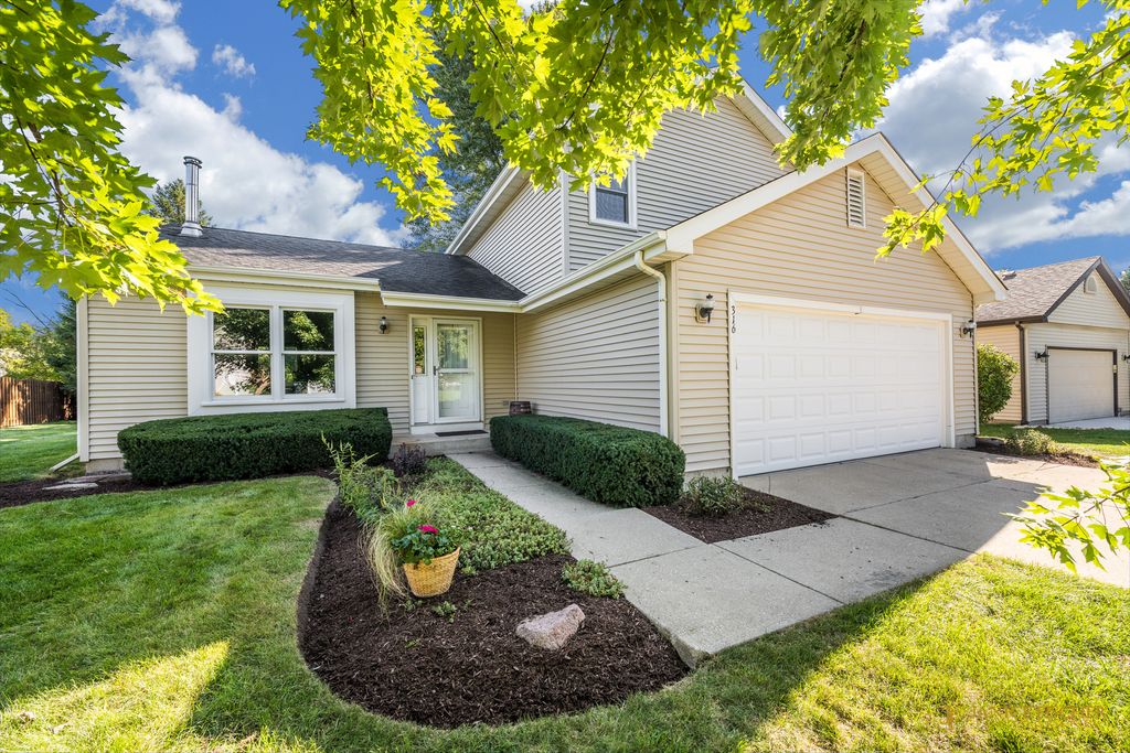 Photo for 316 S Cross Trail, McHenry, IL 60050 (MLS # 12471283)