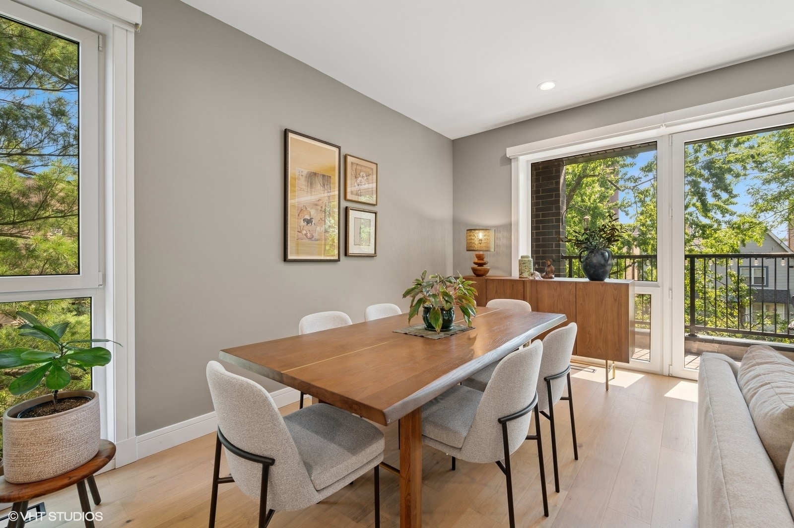 4932 N Kenmore Avenue 2N