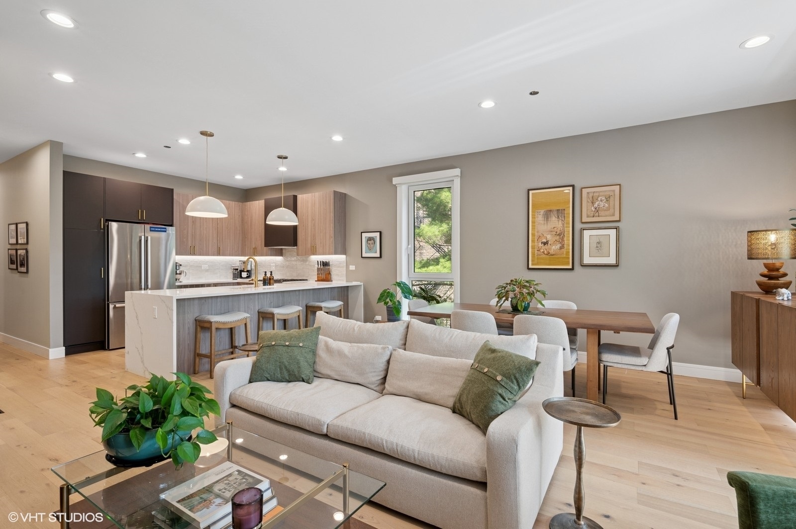 4932 N Kenmore Avenue 2N