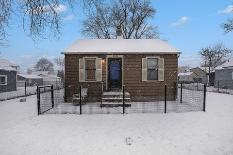 Photo of 260 Beckwith Street, Aurora, IL 60505 (MLS # 12558441)