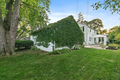 Tiny photo for 420 Gray Street, St. Charles, IL 60174 (MLS # 12472716)