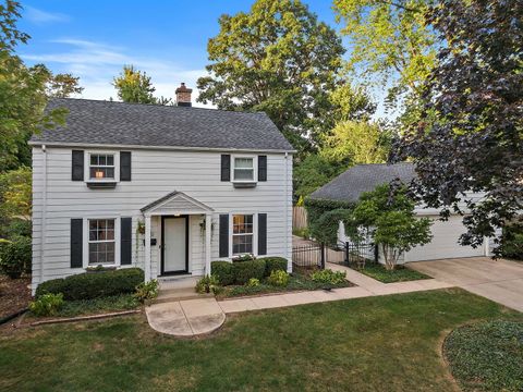 Tiny photo for 420 Gray Street, St. Charles, IL 60174 (MLS # 12472716)