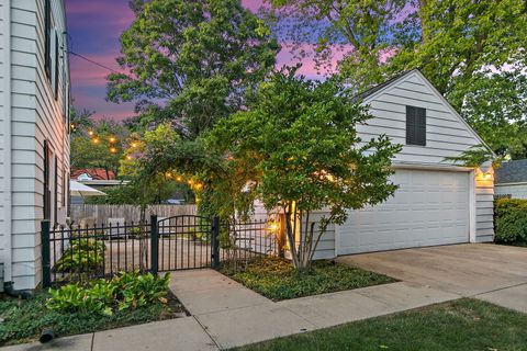 Tiny photo for 420 Gray Street, St. Charles, IL 60174 (MLS # 12472716)