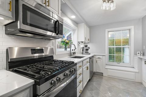 Tiny photo for 420 Gray Street, St. Charles, IL 60174 (MLS # 12472716)