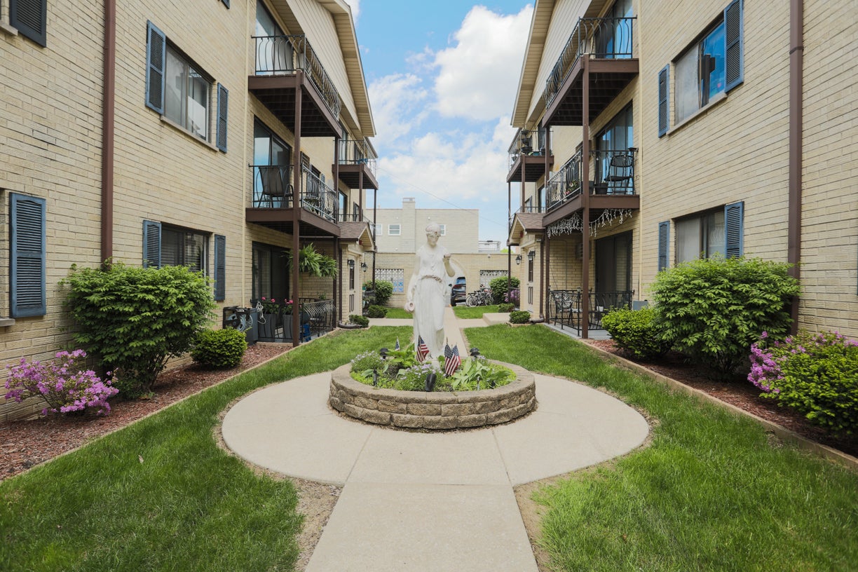 7218 W Wrightwood Avenue 107