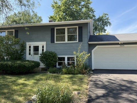 Photo of 1625 Sycamore Lane, Aurora, IL 60504 (MLS # 12753151)