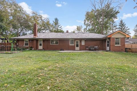 Tiny photo for 124 W Old Elm Road, Lake Forest, IL 60045 (MLS # 12514903)