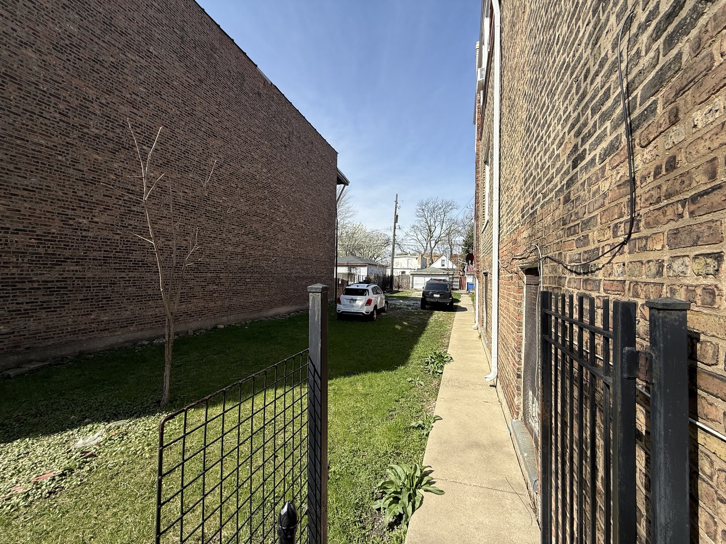 830 N SPRINGFIELD Avenue