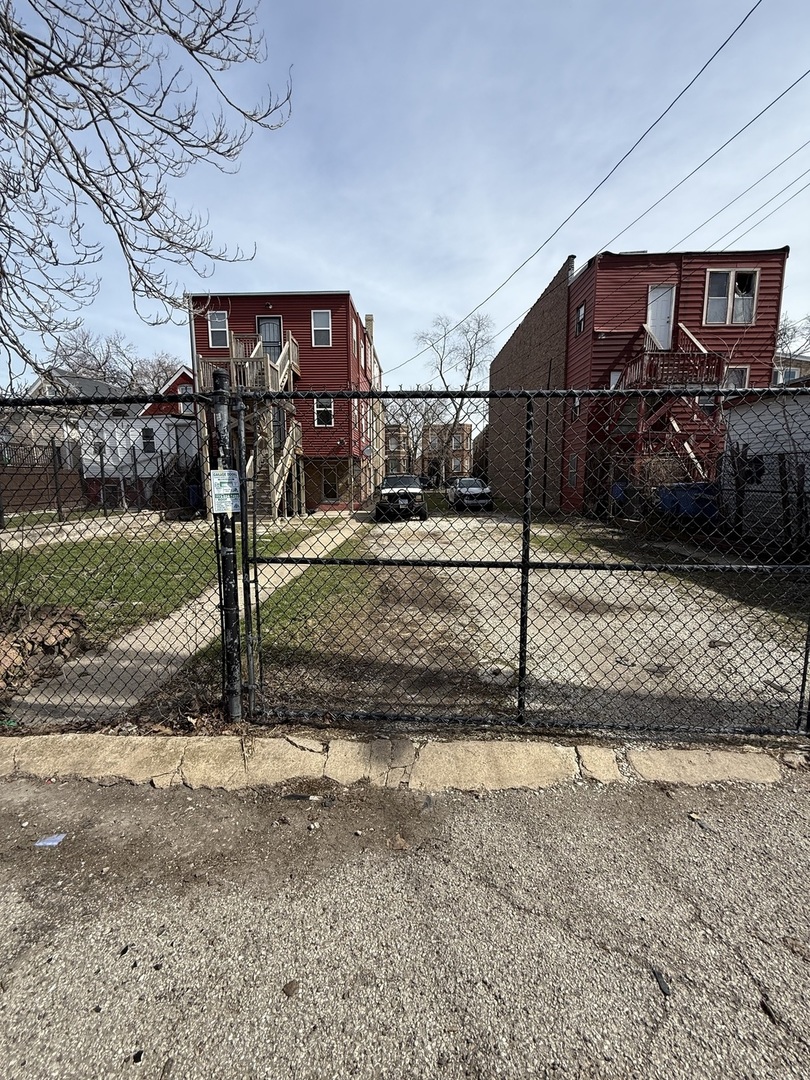 830 N SPRINGFIELD Avenue