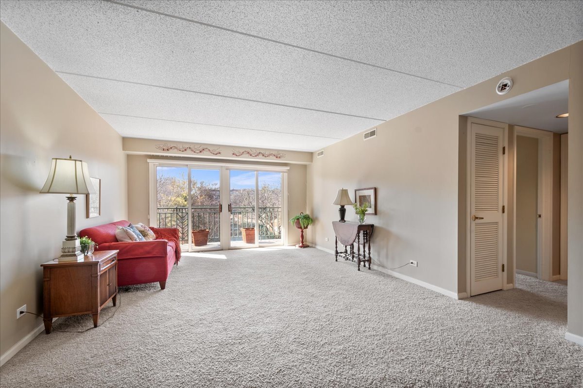 3850 W Bryn Mawr Avenue 310