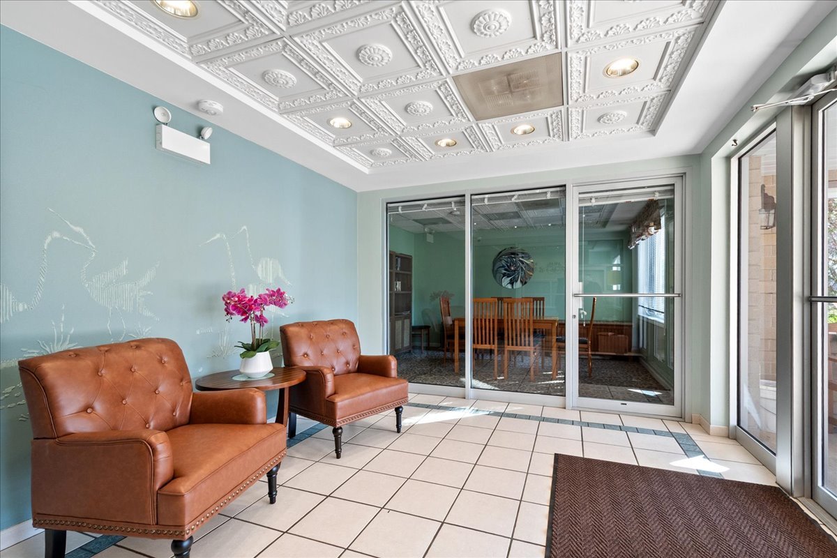 3850 W Bryn Mawr Avenue 310