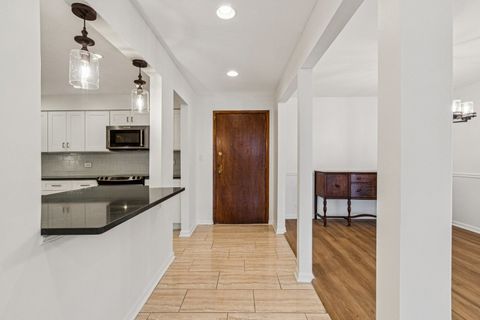 Tiny photo for 835 JUDSON Avenue #305, Evanston, IL 60202 (MLS # 12526646)