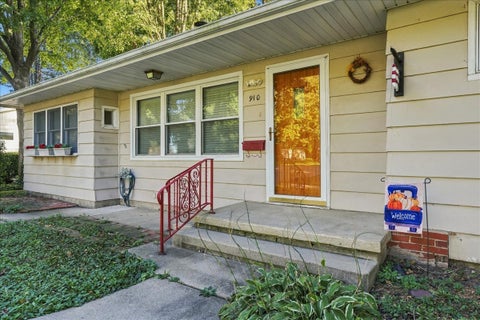 Tiny photo for 910 Warren Street, Chenoa, IL 61726 (MLS # 12790546)
