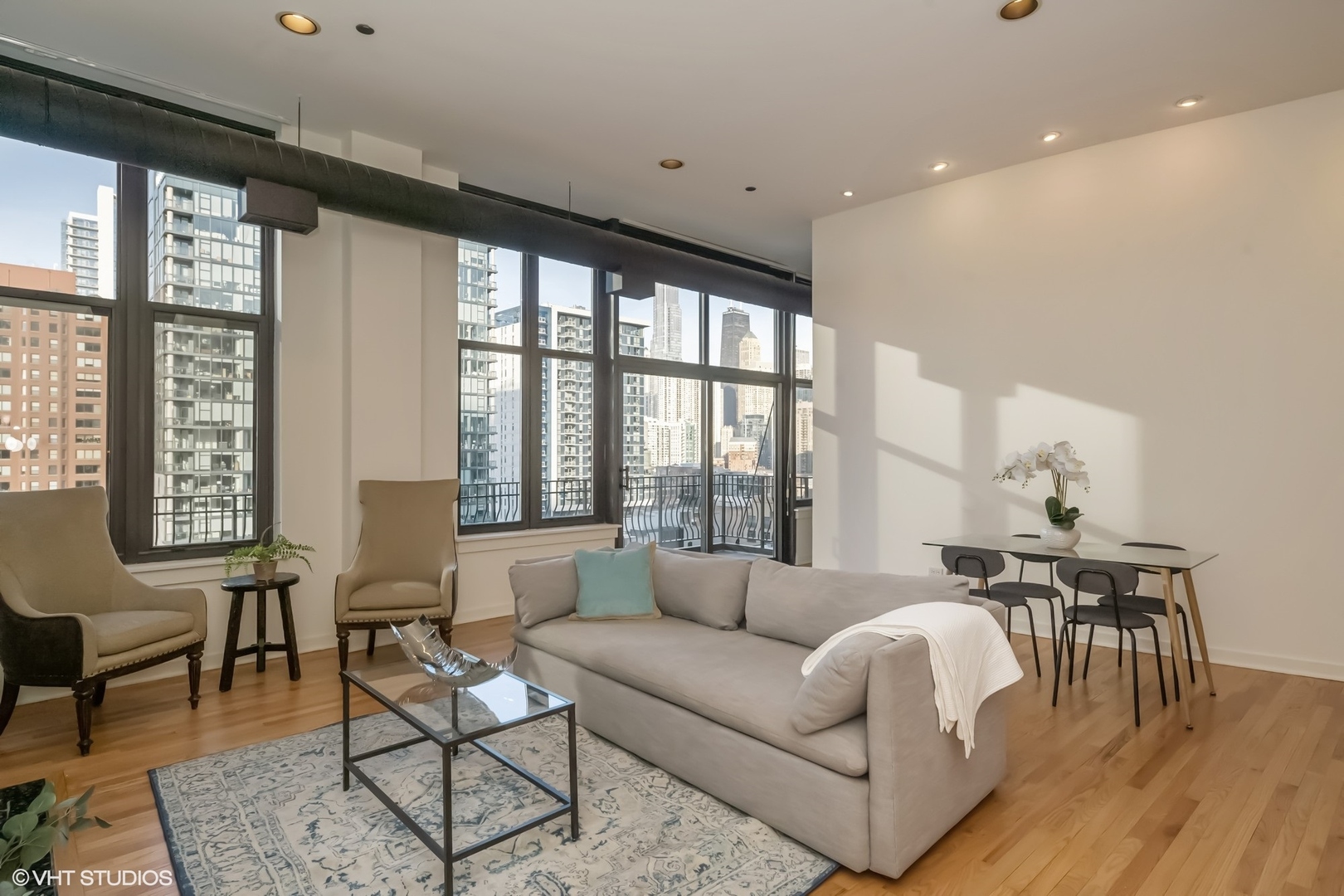 333 W HUBBARD Street 1002