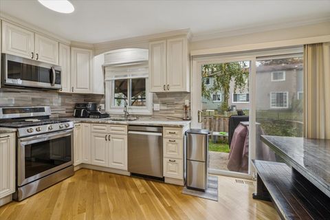 Tiny photo for 705 Lakeside Cir Drive, Wheeling, IL 60090 (MLS # 12501370)