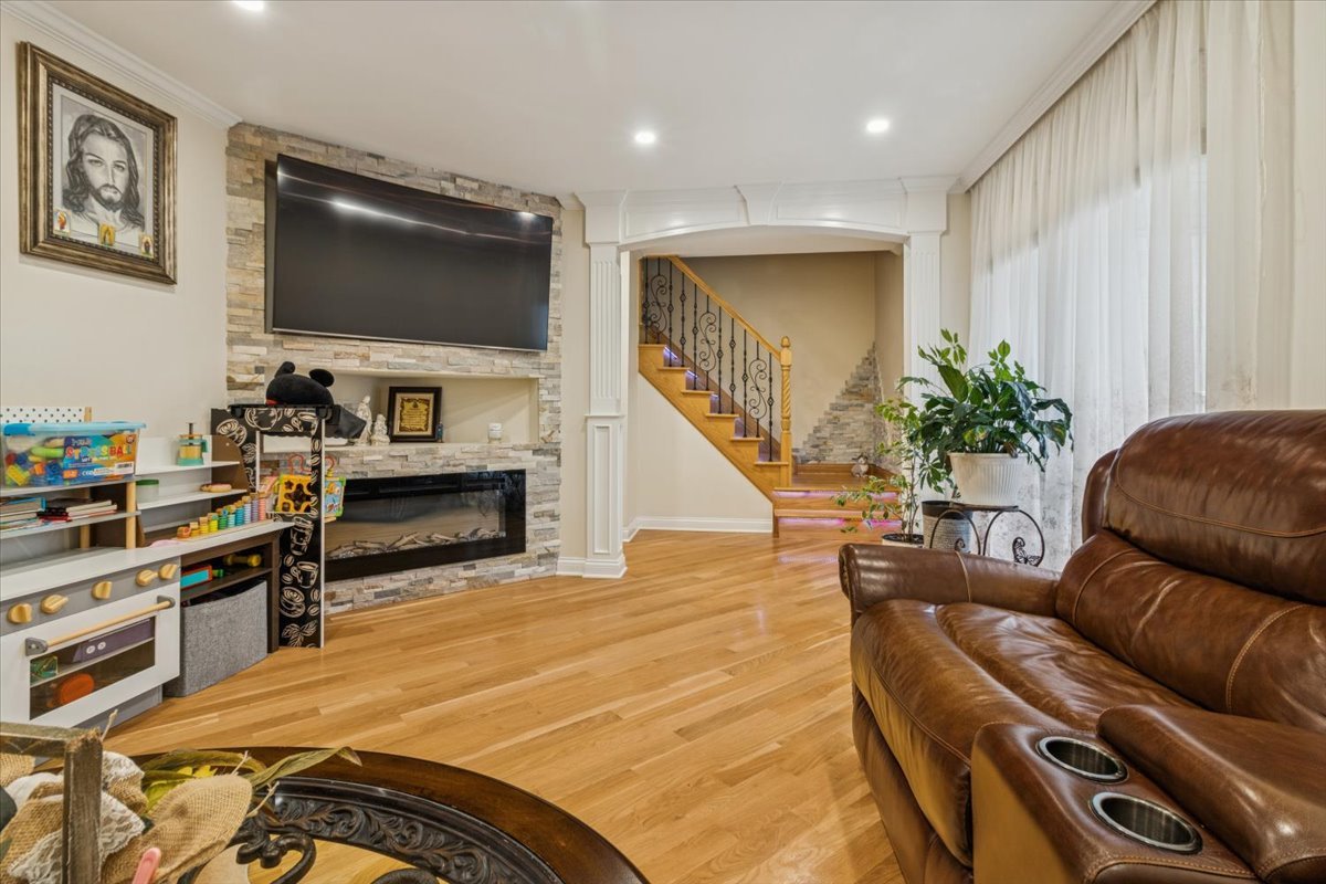 705 Lakeside Cir Drive
