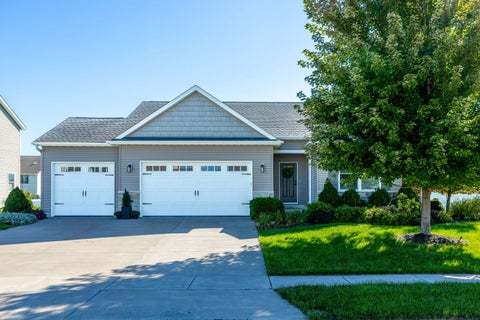 Photo of 5659 IDAHO Drive, Bettendorf, IA 52722 (MLS # 12772227)