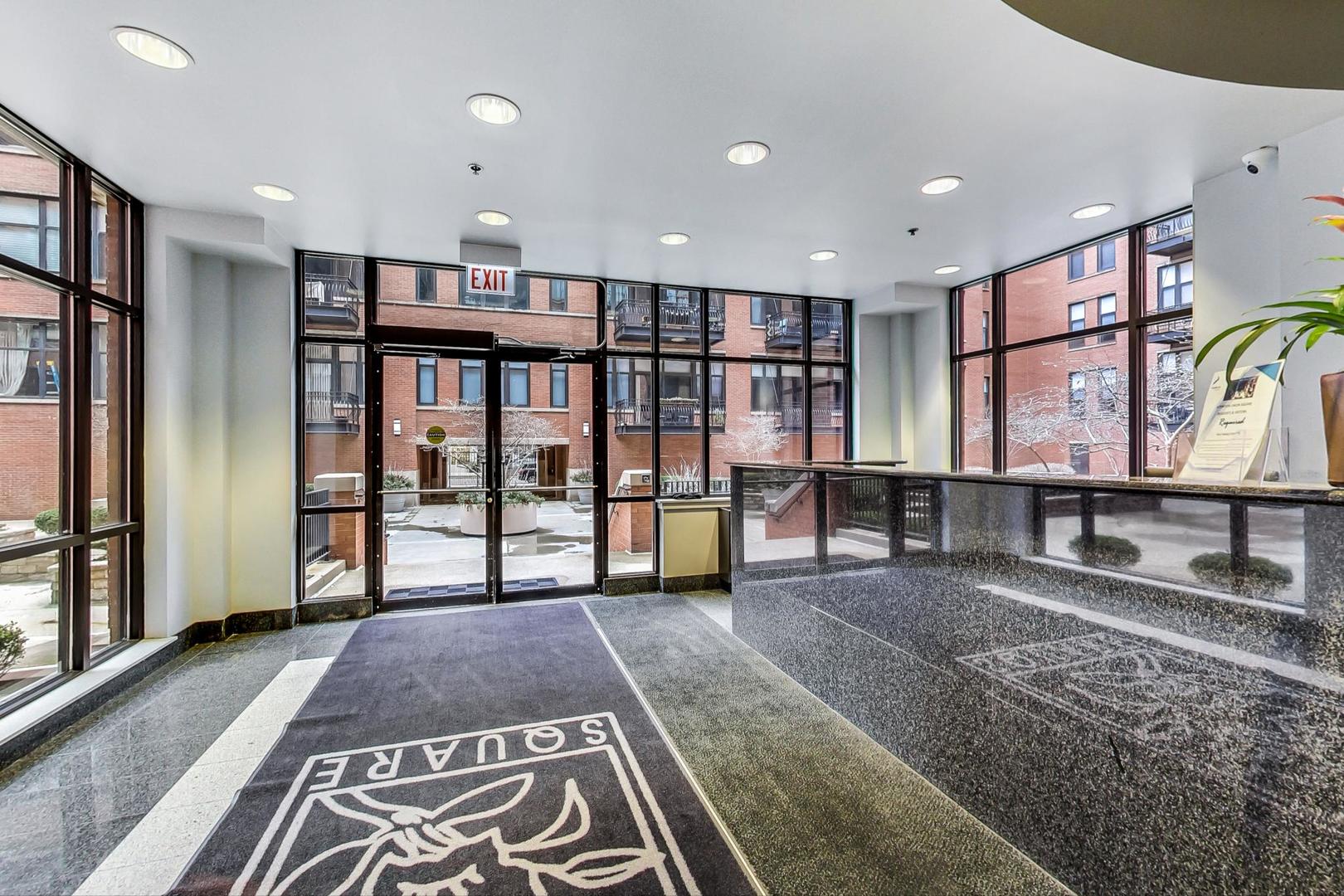 333 W Hubbard Street 704