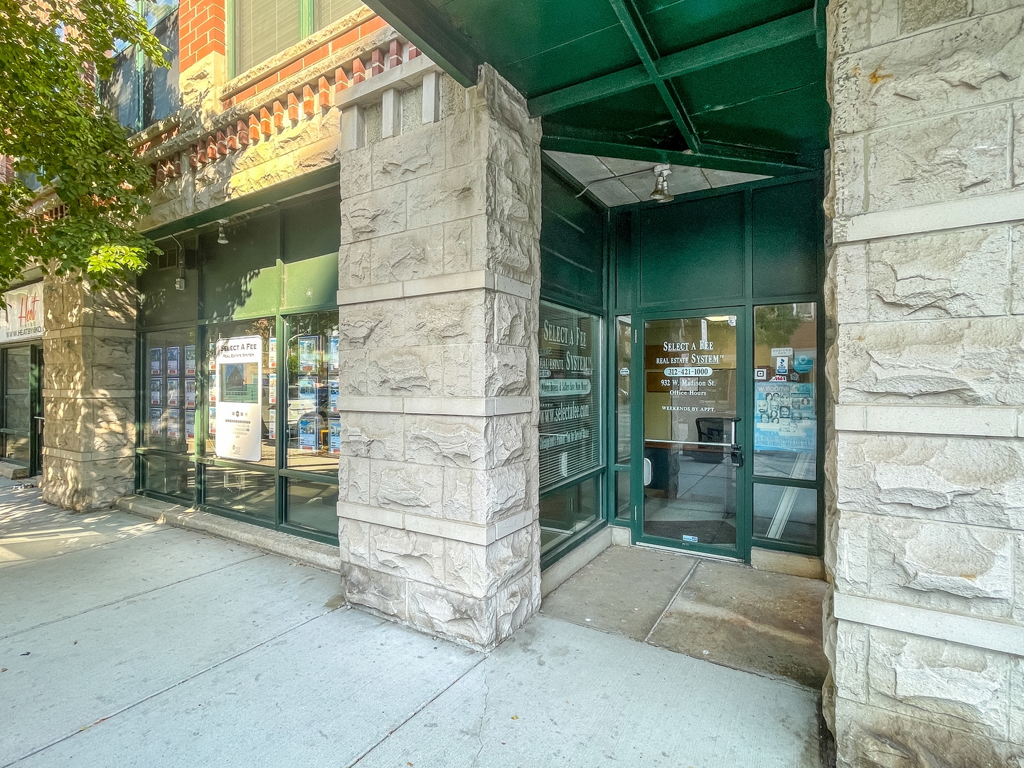 932 W MADISON Street