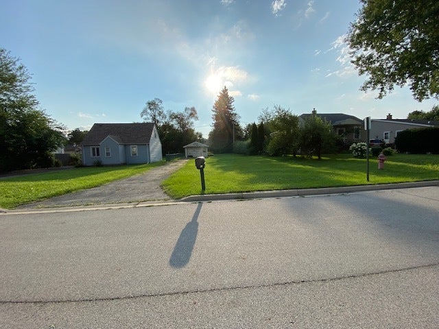 Photo 1 of 16 — 424 N Elmwood Avenue, Wood Dale, IL 60191