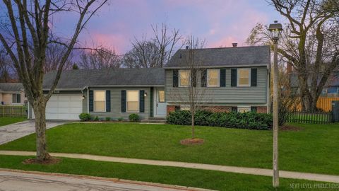 Photo of 1931 Ridgefield Lane, Naperville, IL 60565 (MLS # 12490483)