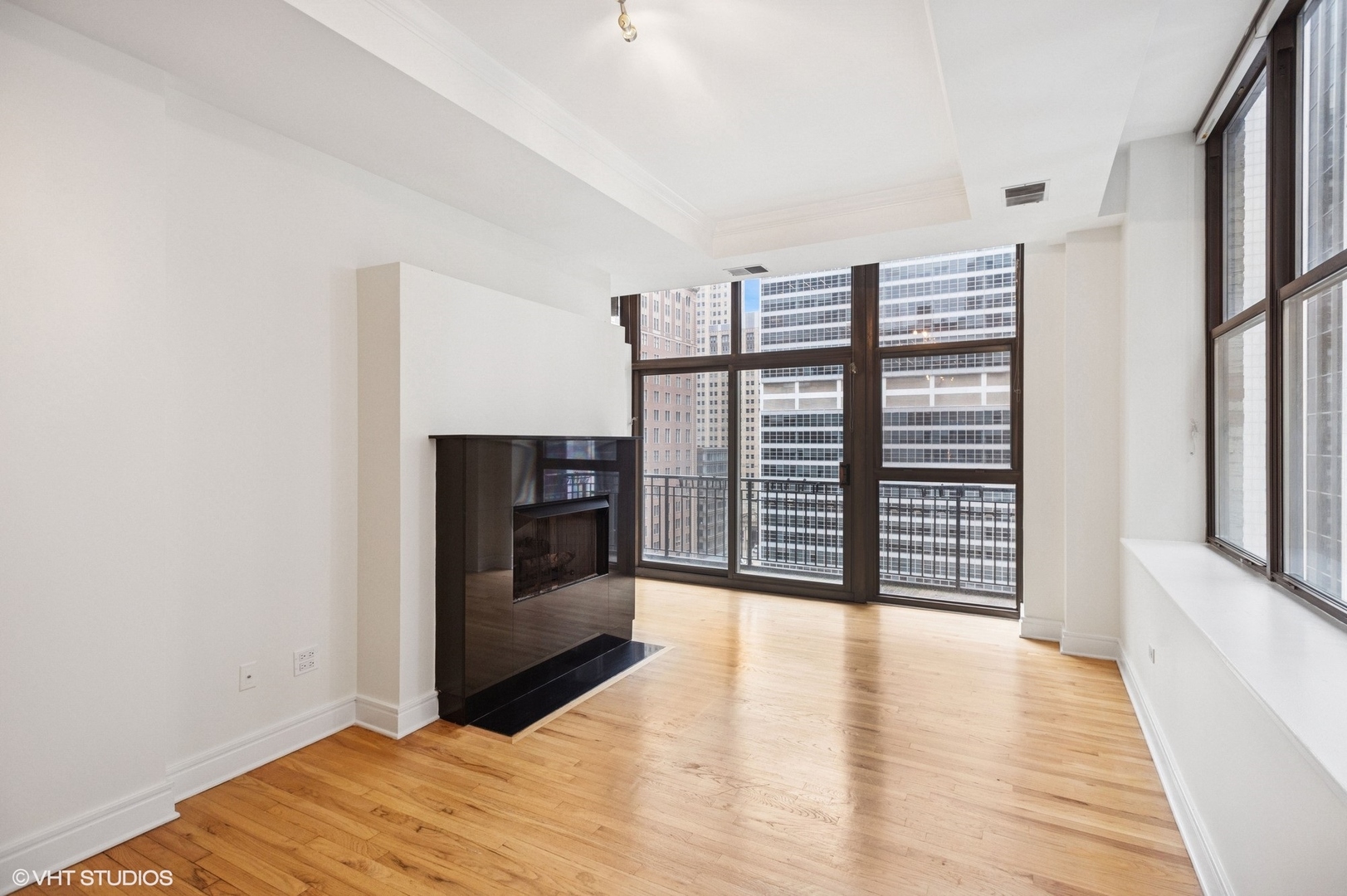 212 W Washington Street 1112