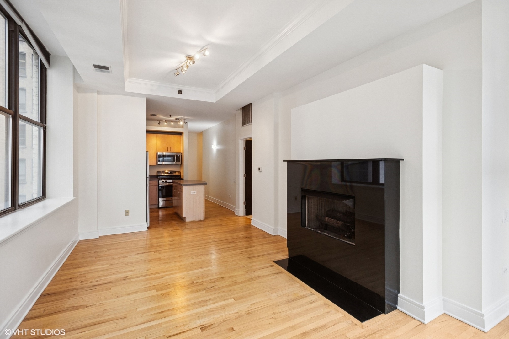 212 W Washington Street 1112