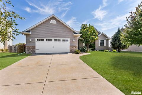 Tiny photo for 6451 FRIENDSHIP Path, Bettendorf, IA 52722 (MLS # QC4267390)