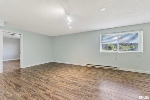 Tiny photo for 6451 FRIENDSHIP Path, Bettendorf, IA 52722 (MLS # QC4267390)