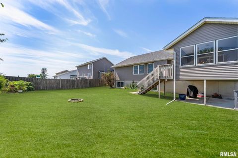 Tiny photo for 6451 FRIENDSHIP Path, Bettendorf, IA 52722 (MLS # QC4267390)