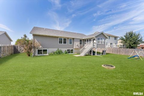 Tiny photo for 6451 FRIENDSHIP Path, Bettendorf, IA 52722 (MLS # QC4267390)