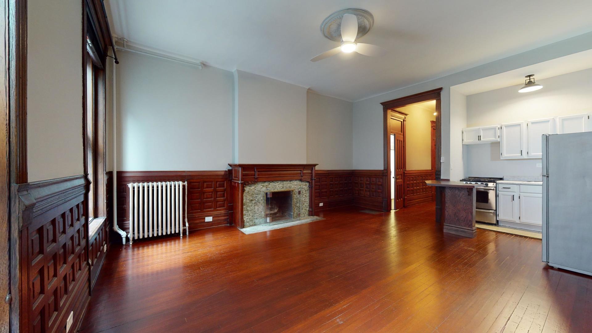 21 E DIVISION Street 1S