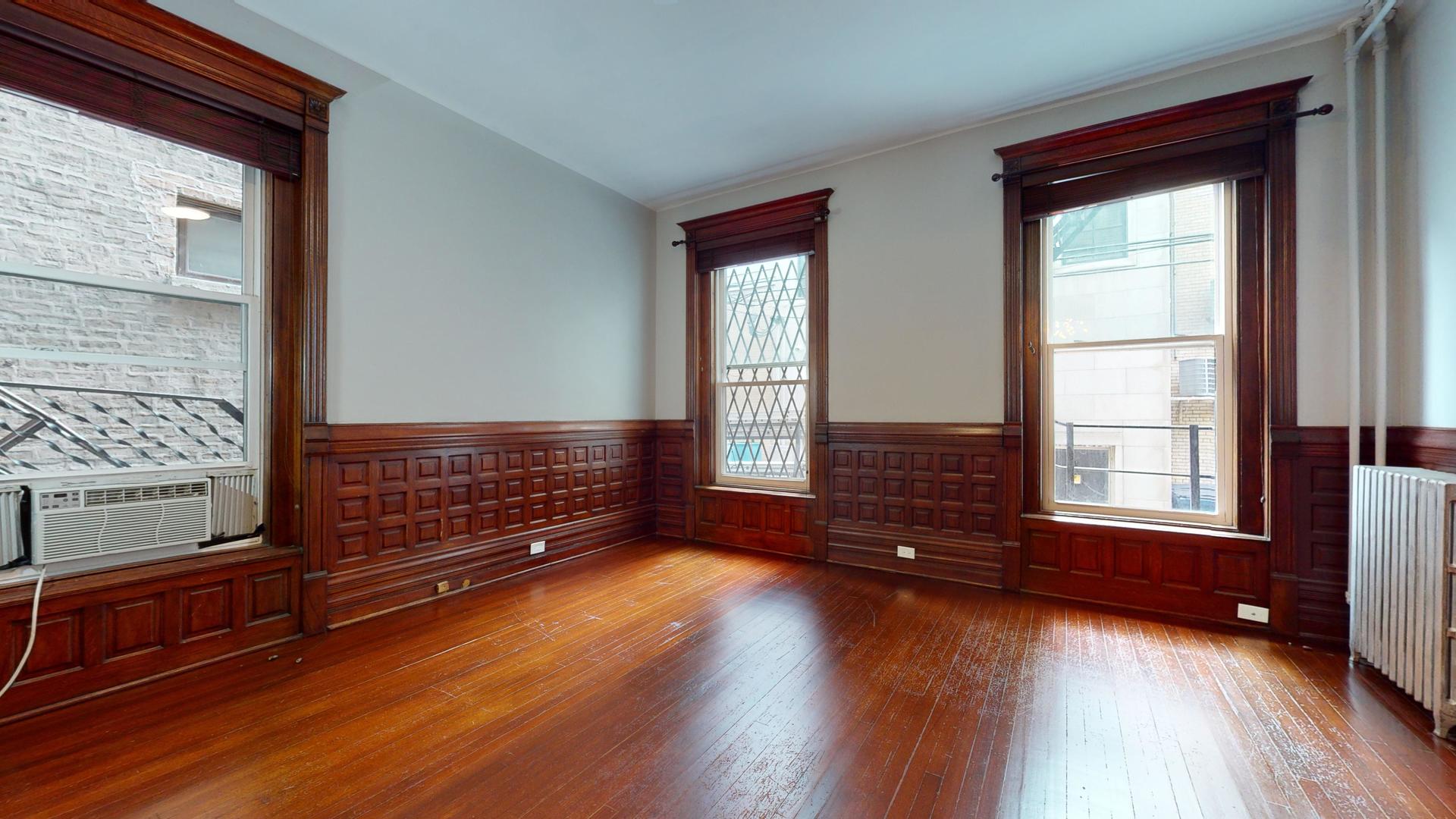 21 E DIVISION Street 1S