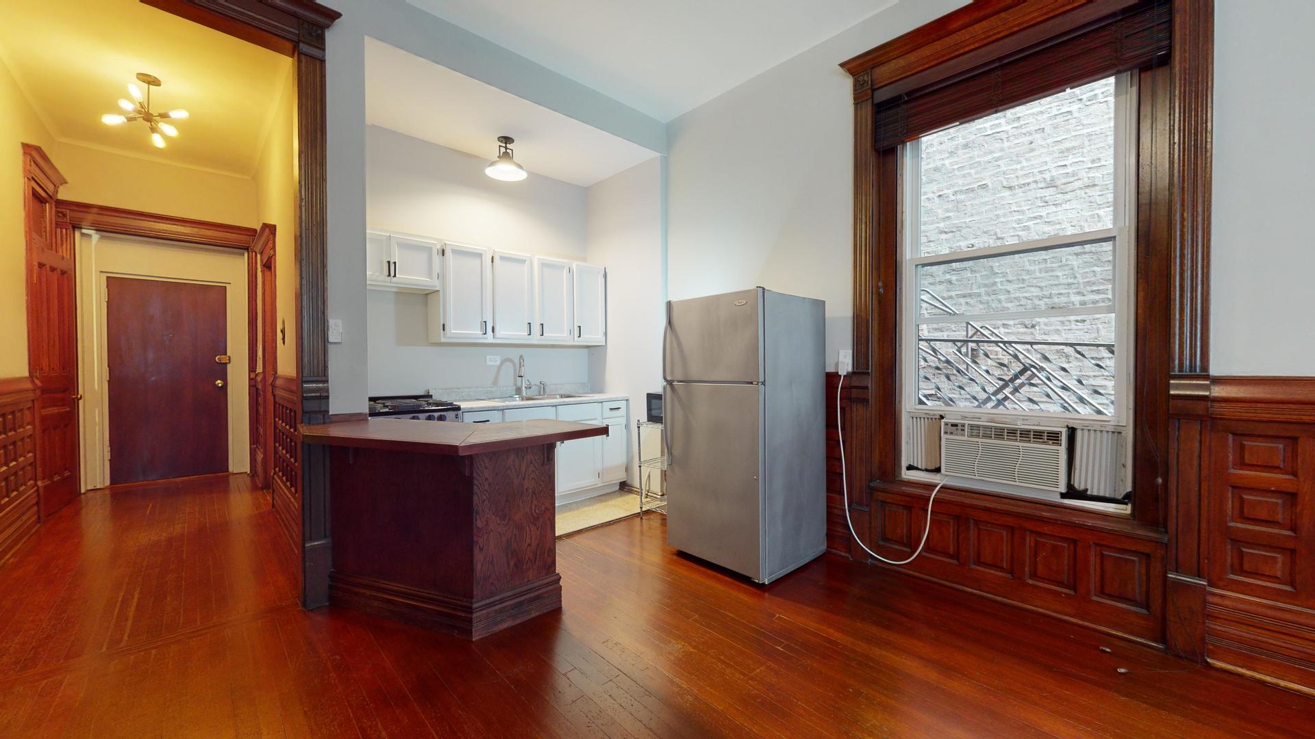 21 E DIVISION Street 1S