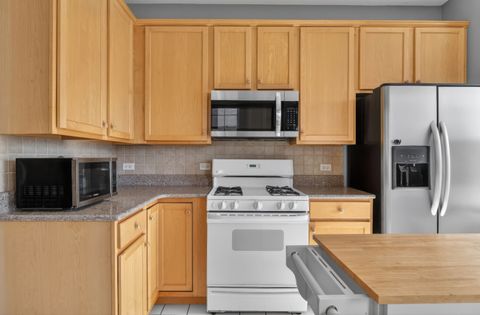 Tiny photo for 39 W Vandermeer Drive, Antioch, IL 60002 (MLS # 12560063)