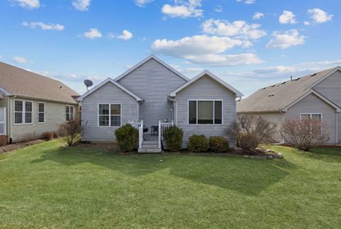 Tiny photo for 39 W Vandermeer Drive, Antioch, IL 60002 (MLS # 12560063)