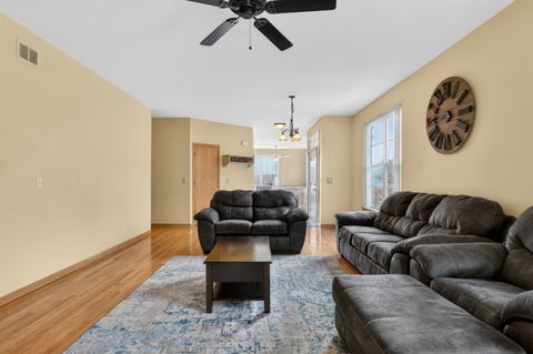 Tiny photo for 39 W Vandermeer Drive, Antioch, IL 60002 (MLS # 12560063)