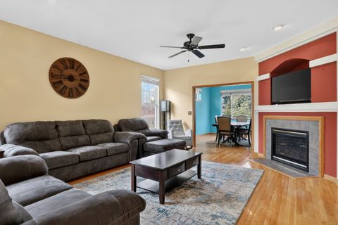 Tiny photo for 39 W Vandermeer Drive, Antioch, IL 60002 (MLS # 12560063)