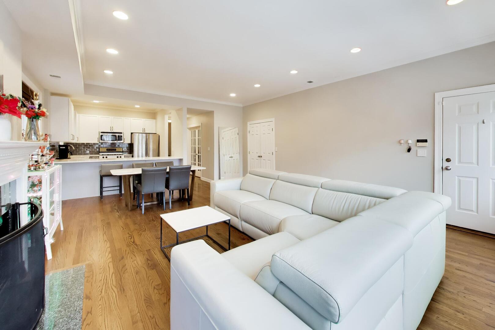 618 W Oakdale Avenue 4