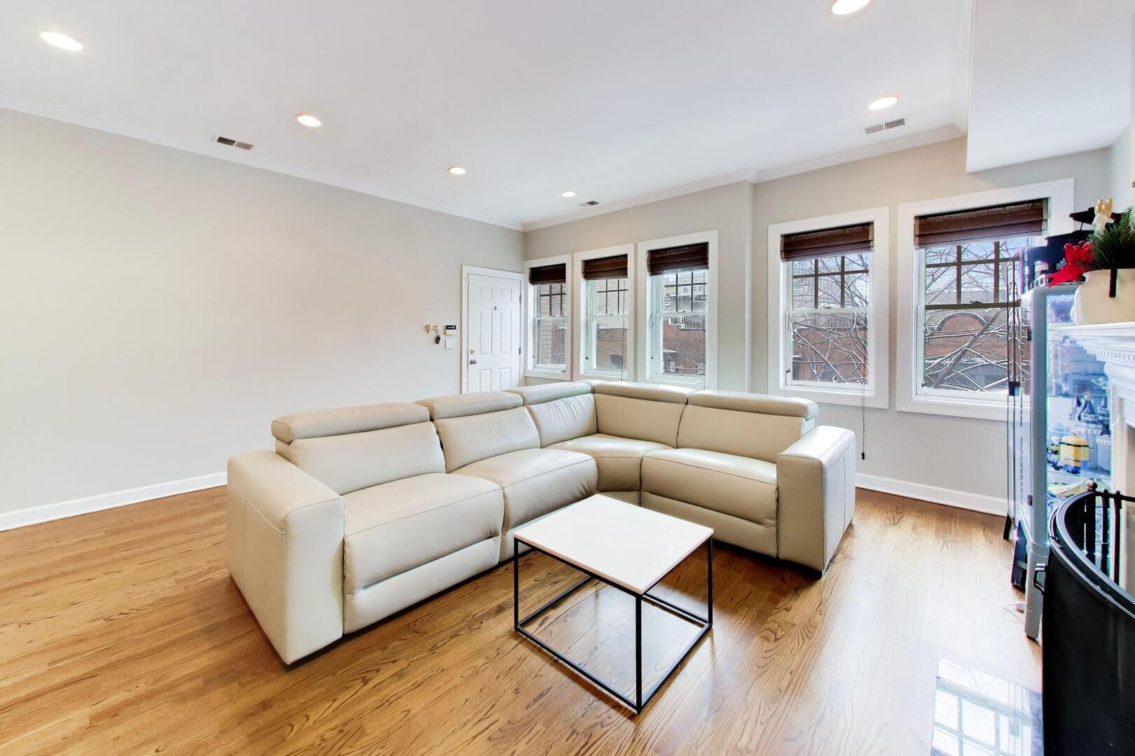 618 W Oakdale Avenue 4