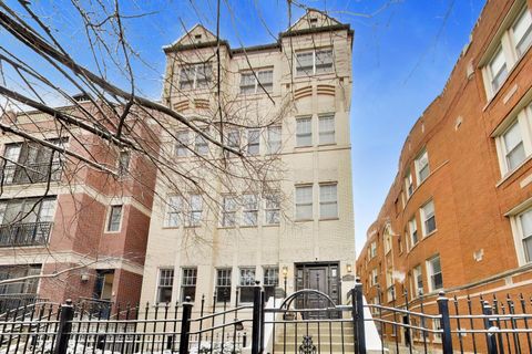 Photo of 618 W Oakdale Avenue #4, Chicago, IL 60657 (MLS # 12600711)