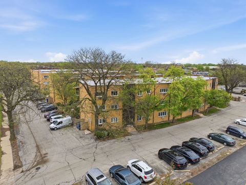 Tiny photo for 10340 S Pulaski Road #103, Oak Lawn, IL 60453 (MLS # 12626065)